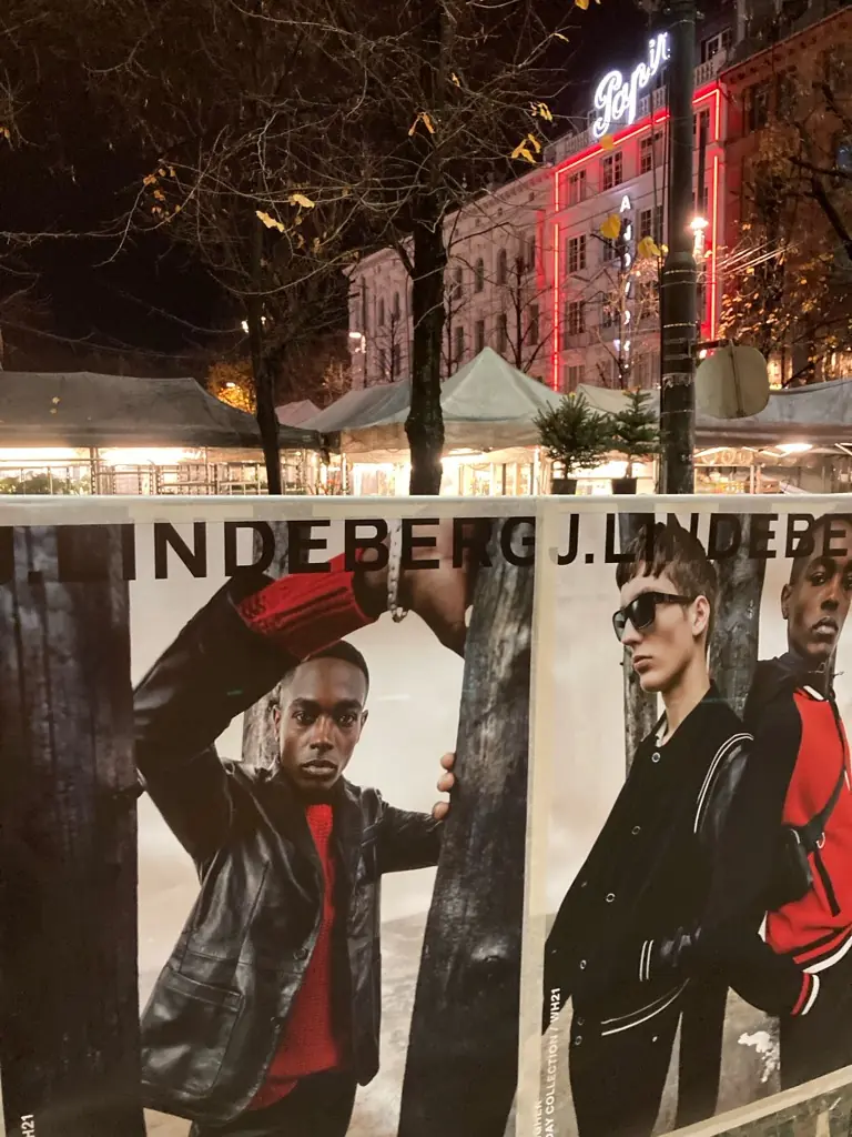 Wild posting för J.Lindeberg på en vägg i Stockholm